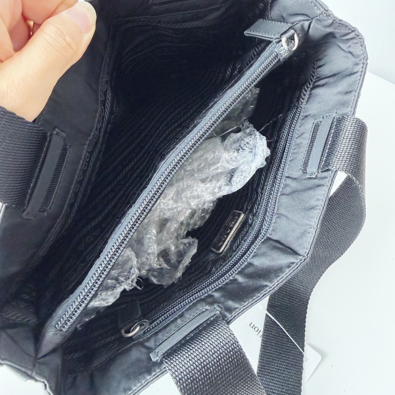 Prada黑色降落傘運動款tote包27x25 98新-1