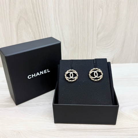 CHANEL淡金色螺旋圓型水鑽雙C耳環ABA208