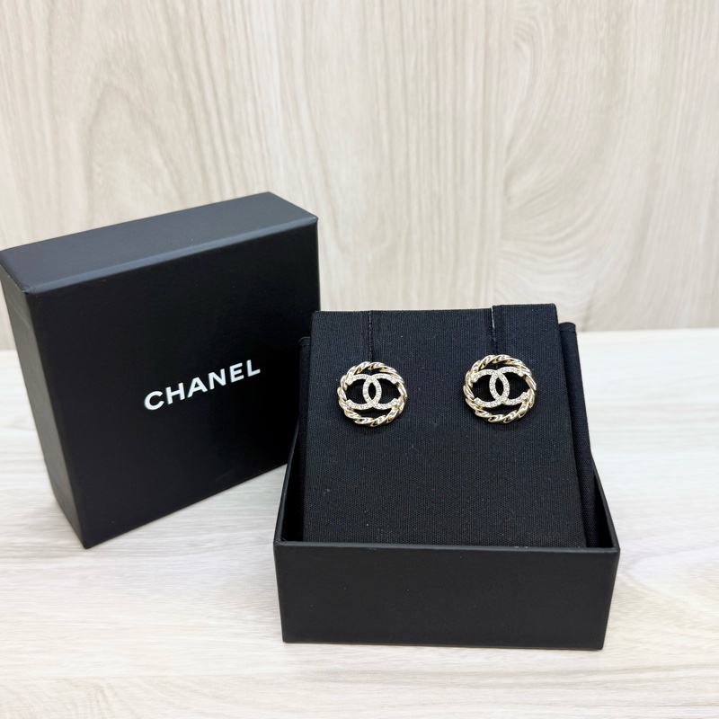 CHANEL淡金色螺旋圓型水鑽雙C耳環ABA208-0