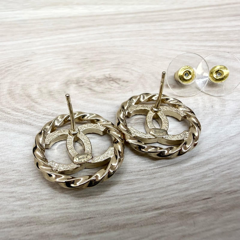 CHANEL淡金色螺旋圓型水鑽雙C耳環ABA208-8