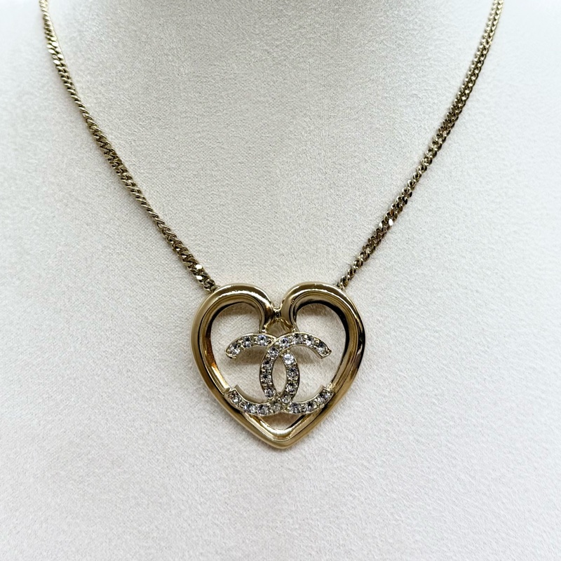 CHANEL金色愛心簍空雙C吊墜項鍊ABA083-0