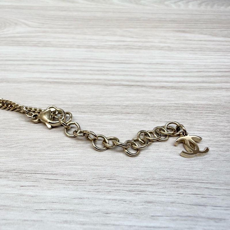 CHANEL金色愛心簍空雙C吊墜項鍊ABA083-7