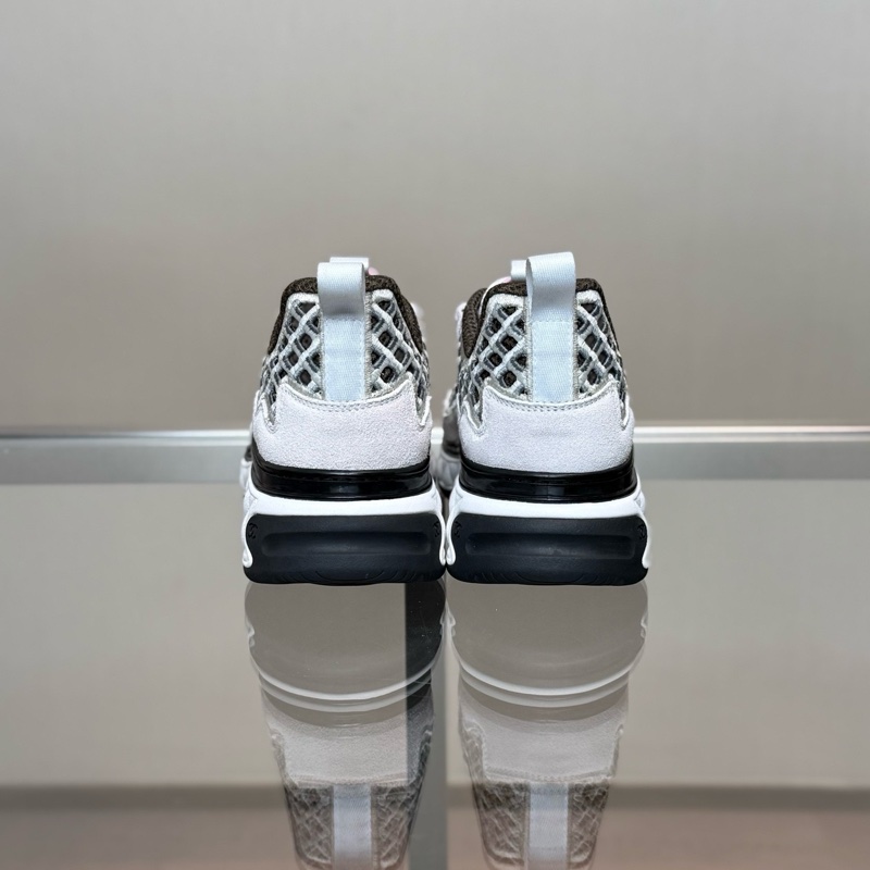 CHANEL香奈兒鏤空麂皮刺繡LOGO運動鞋35.5碼閒置未使用-3