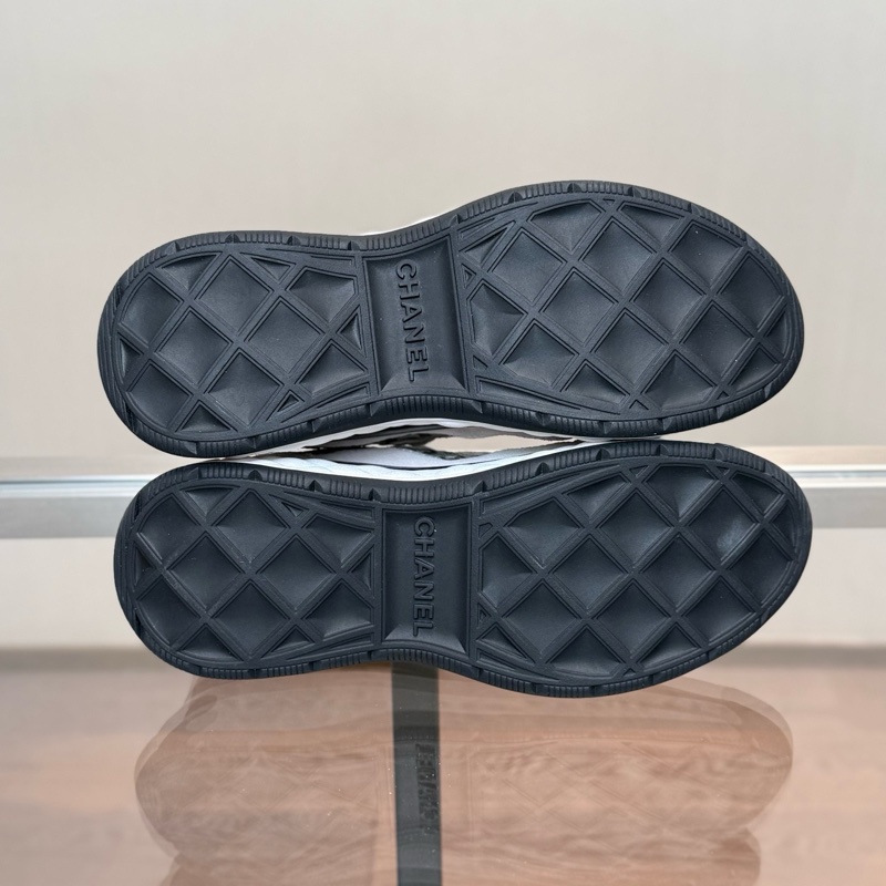 CHANEL香奈兒鏤空麂皮刺繡LOGO運動鞋35.5碼閒置未使用-6