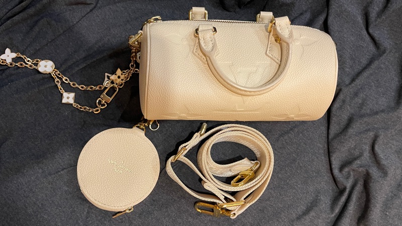 LV牛皮米白大LOGO壓紋/兩用包-0