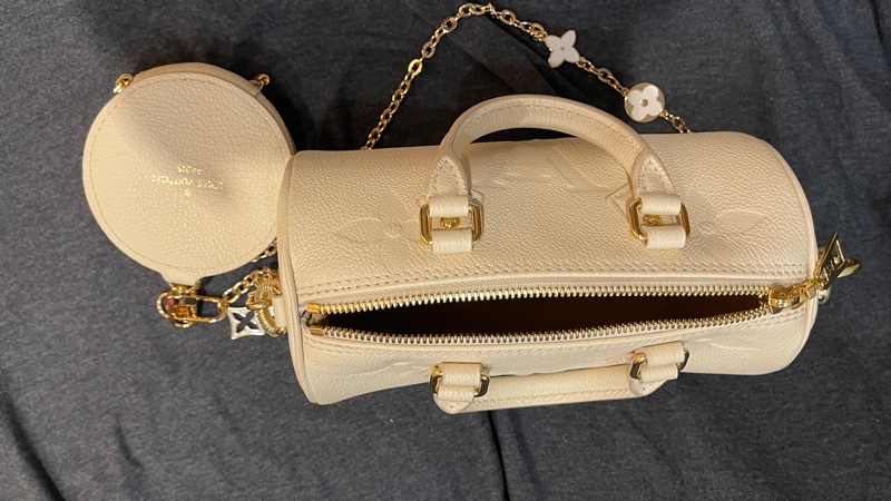 LV牛皮米白大LOGO壓紋/兩用包-6