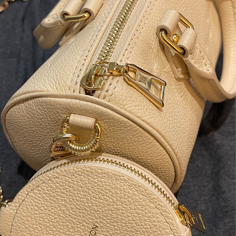 LV牛皮米白大LOGO壓紋/兩用包-10