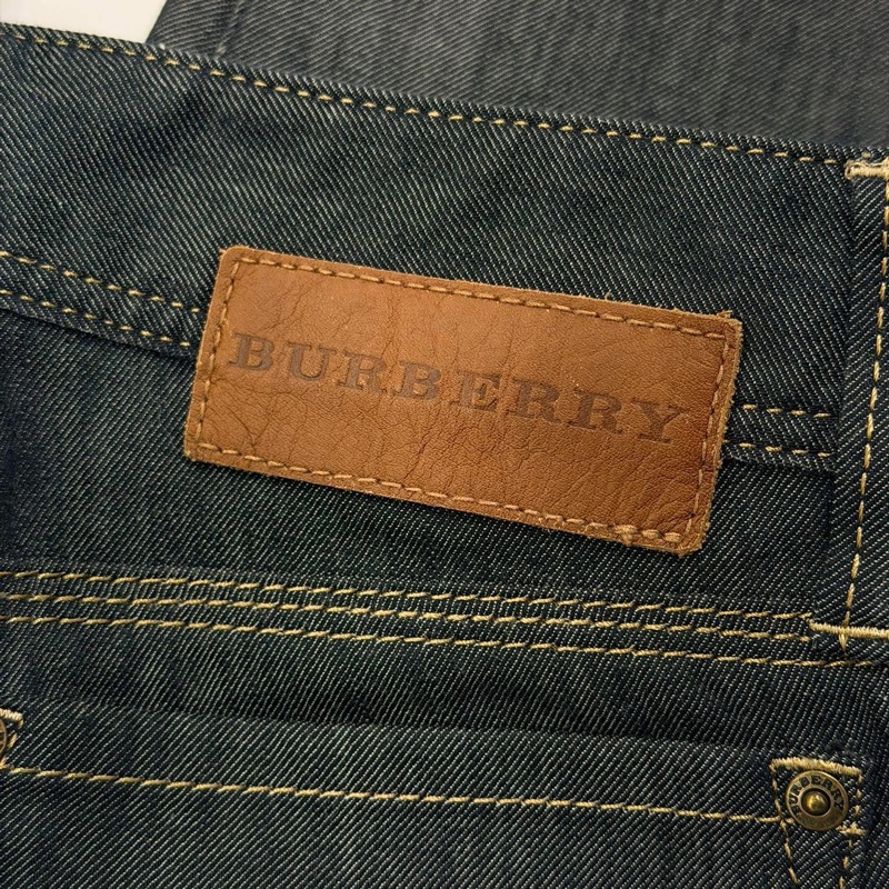 BURBERRY 倫敦 反褶格紋皮革字母牛仔褲-5