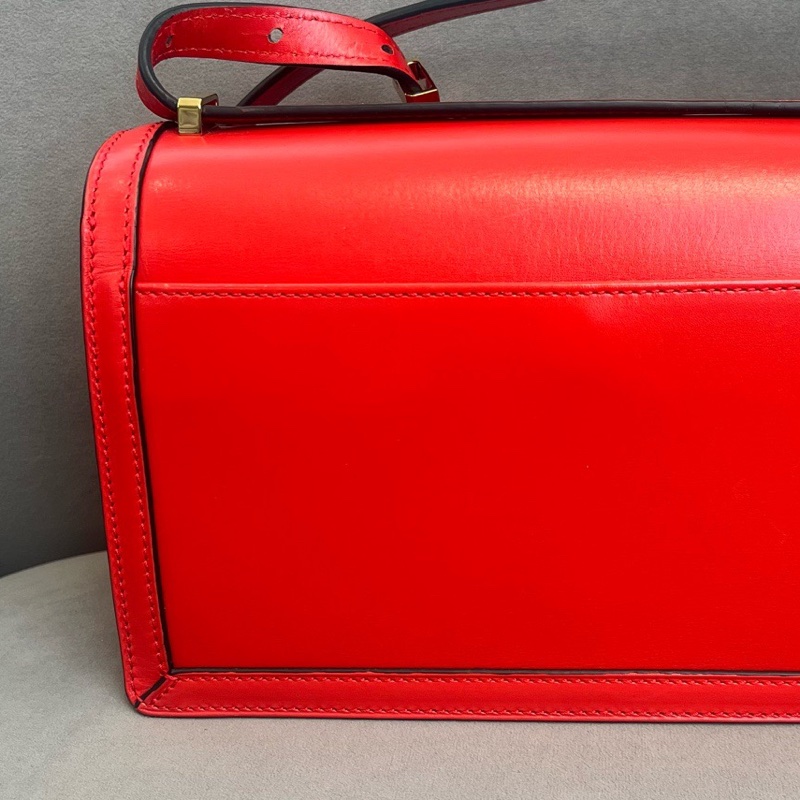 99新羅意威/ LOEWE 紅色巴塞羅那奶茶色倒三角包 底長約24cm-6