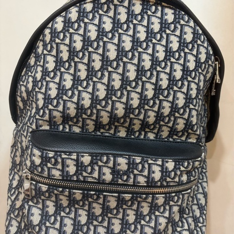 Dior 超高顏值的百搭實用款迪經典滿版老花後背包