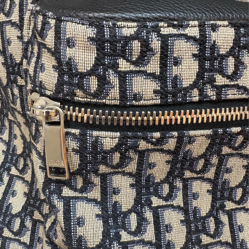 Dior 超高顏值的百搭實用款迪經典滿版老花後背包-1