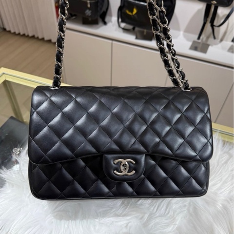 香奈儿Chanel 黑银classic flap bag jumbo size ，15开，好成色，包型硬挺