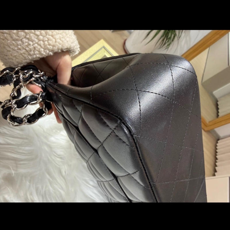 香奈儿Chanel 黑银classic flap bag jumbo size ，15开，好成色，包型硬挺-6