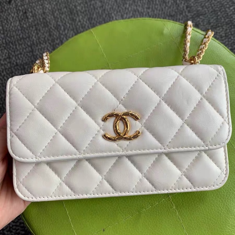 【93新 ✨ 全網最甜價!】Chanel香奈兒 晶片新款 mini woc 菠蘿扣 白金羊皮 橫版手機包 斜挎包(下單前先詢問庫存❗️)-1