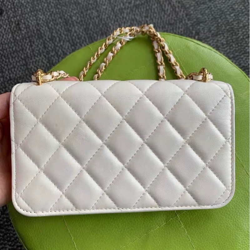 【93新 ✨ 全網最甜價!】Chanel香奈兒 晶片新款 mini woc 菠蘿扣 白金羊皮 橫版手機包 斜挎包(下單前先詢問庫存❗️)-2