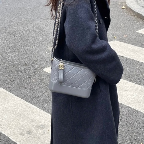 【98新 ✨ 全網最甜價！】晶片新款市場少有 Chanel 香奈兒 流浪包 小號 灰色 牛皮（下單前先詢問庫存❗️）