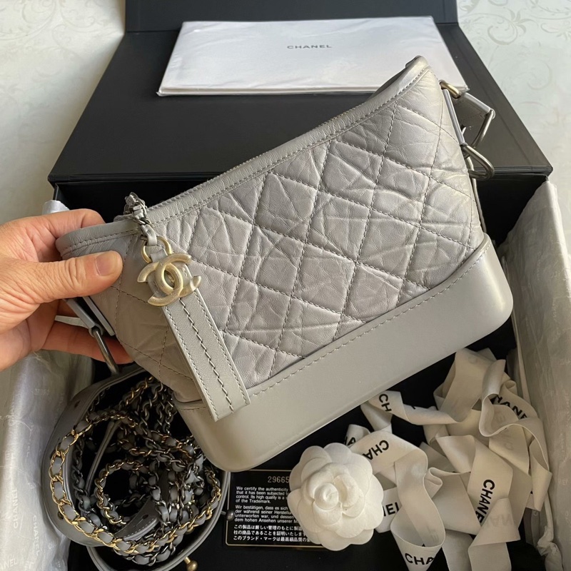 【98新 ✨ 全網最甜價！】市場少有 Chanel 香奈兒 流浪包 小號 灰色 牛皮（下單前先詢問庫存❗️）-1