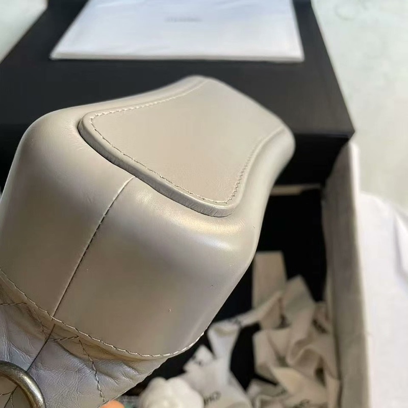 【98新 ✨ 全網最甜價！】市場少有 Chanel 香奈兒 流浪包 小號 灰色 牛皮（下單前先詢問庫存❗️）-6