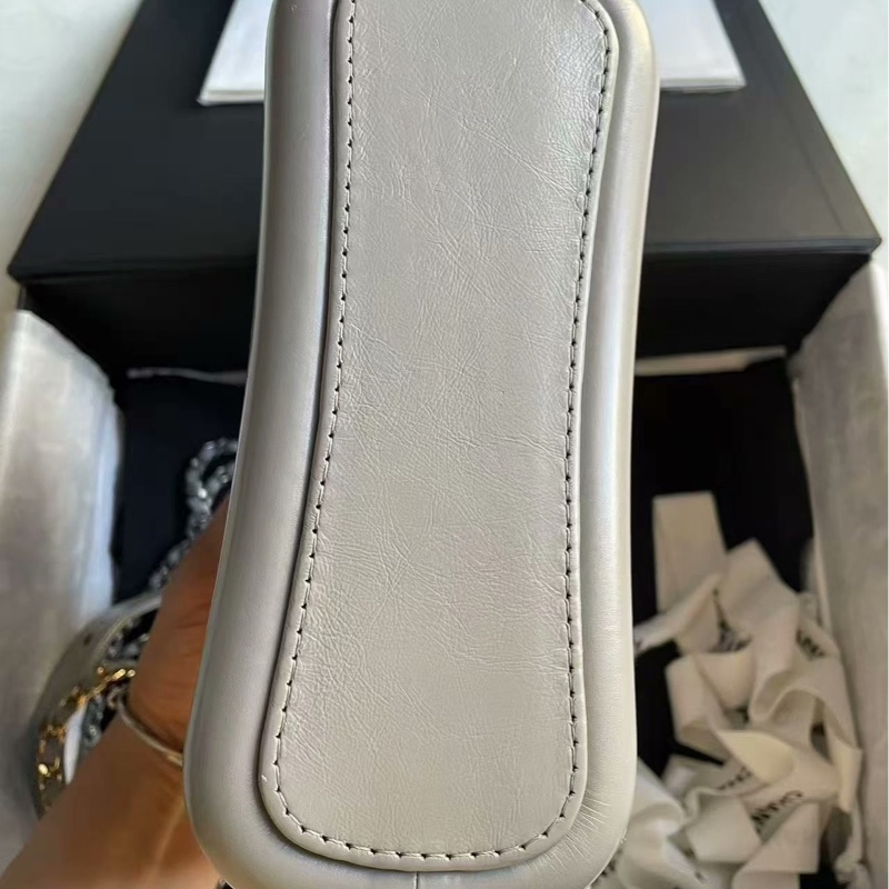 【98新 ✨ 全網最甜價！】市場少有 Chanel 香奈兒 流浪包 小號 灰色 牛皮（下單前先詢問庫存❗️）-7