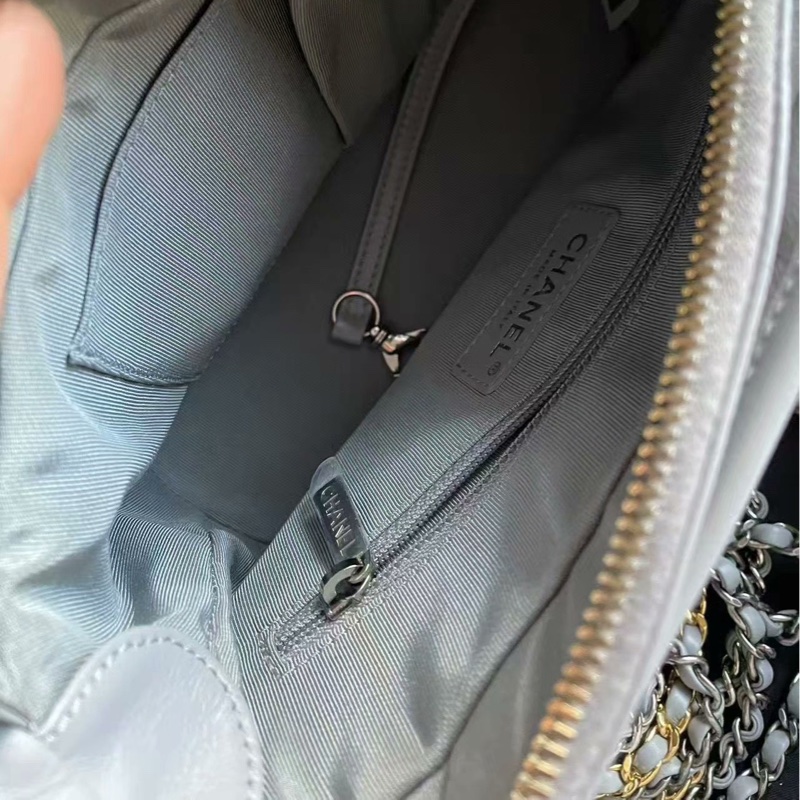 【98新 ✨ 全網最甜價！】市場少有 Chanel 香奈兒 流浪包 小號 灰色 牛皮（下單前先詢問庫存❗️）-10
