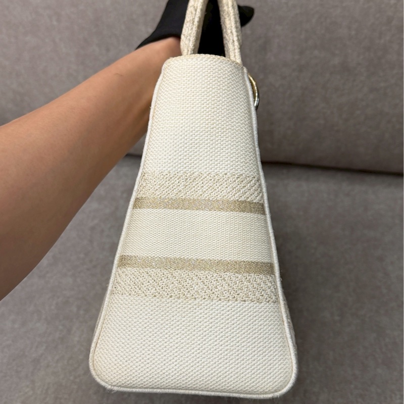 DIOR D-lite刺繡黛妃包-4