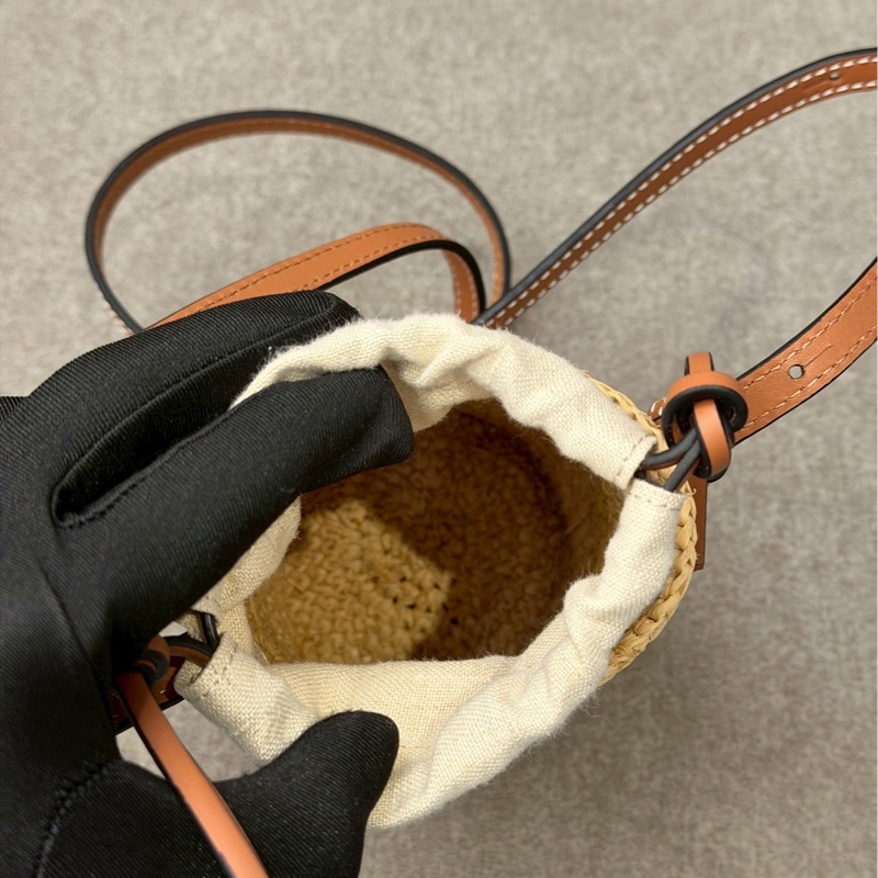 LOEWE竹編手機包-4