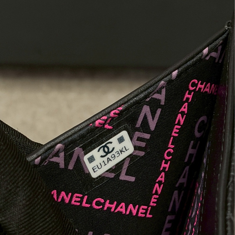 香奈兒黑色荔枝皮中夾-7