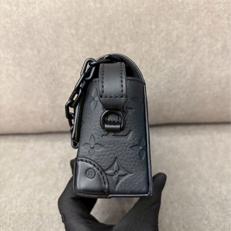 LV STEAMER壓紋側背包-1