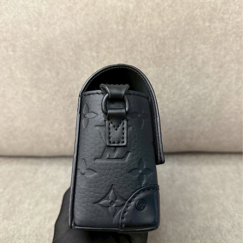 LV STEAMER壓紋側背包-2