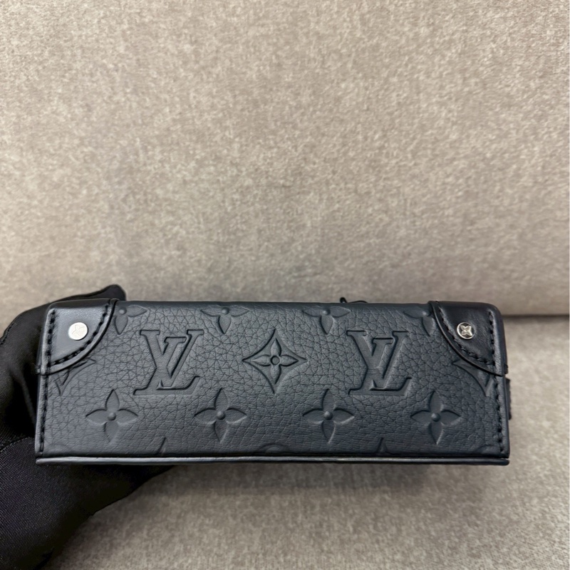 LV STEAMER壓紋側背包-4