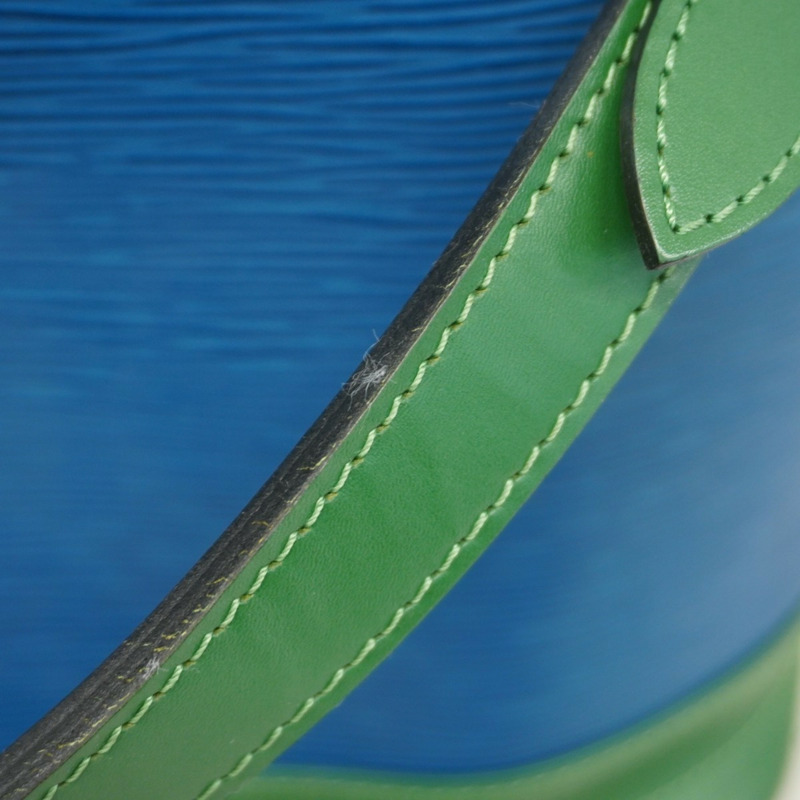 路易威登 Epi 雙色 Noe 女士單肩背包 M44044，托萊多藍和婆羅洲綠配色-10