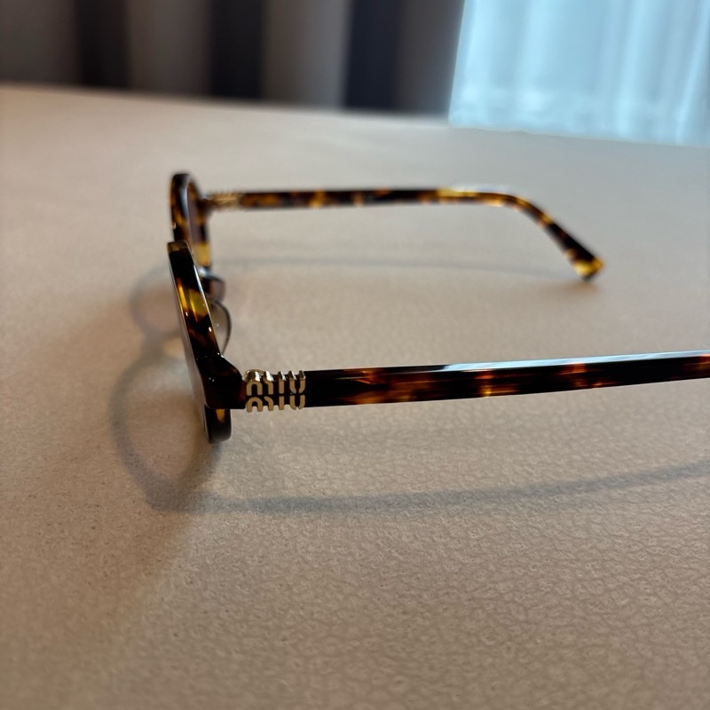 Miu miu 書呆子太陽眼鏡 淺棕 張員瑛爆款-2