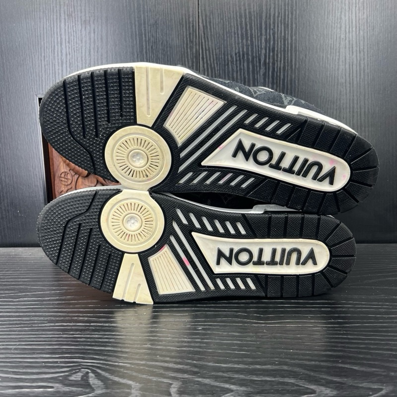 99新 lv trainer 黑白牛仔 7碼 =41碼-13