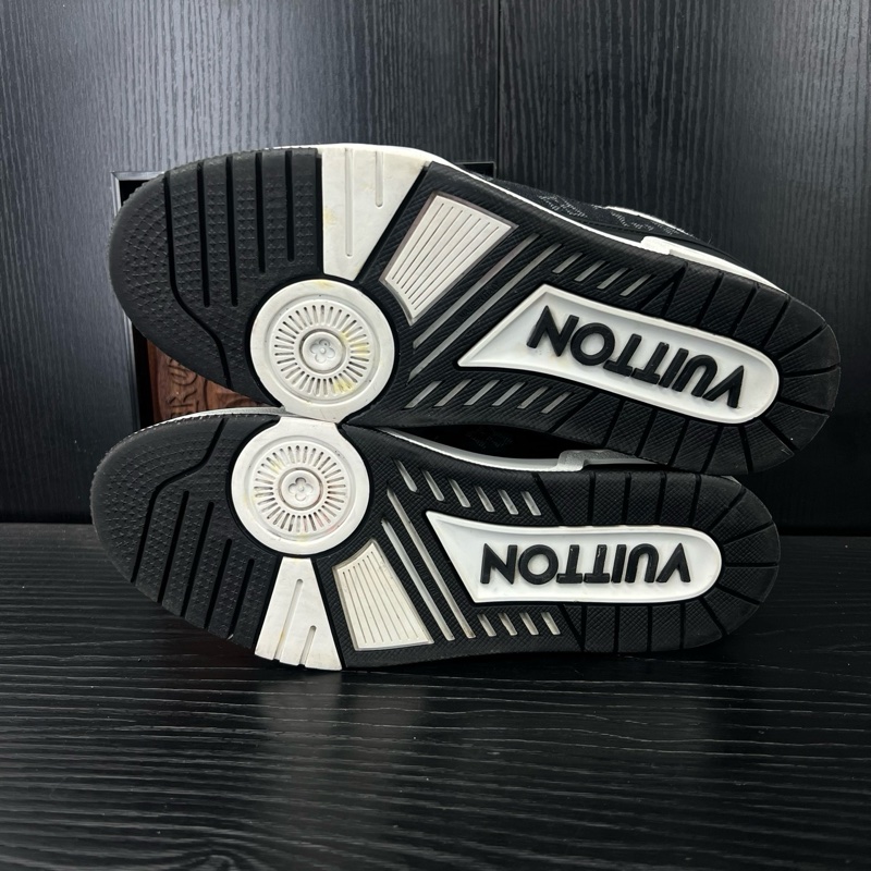 99新 lv trainer 黑白牛仔 7碼 =41碼-11