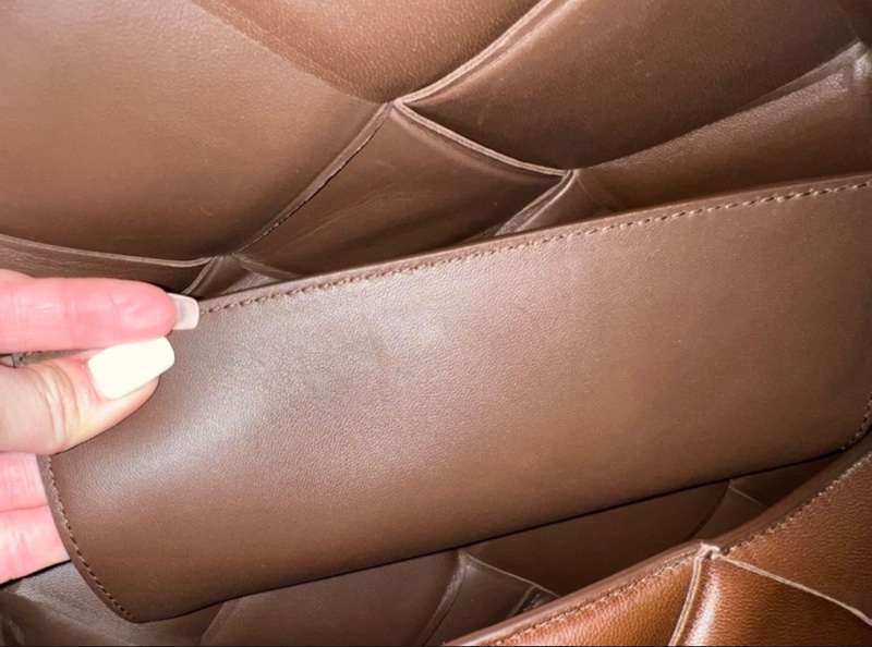 Bottega Veneta Cassette Bag 深巧克力棕色斜背包-12