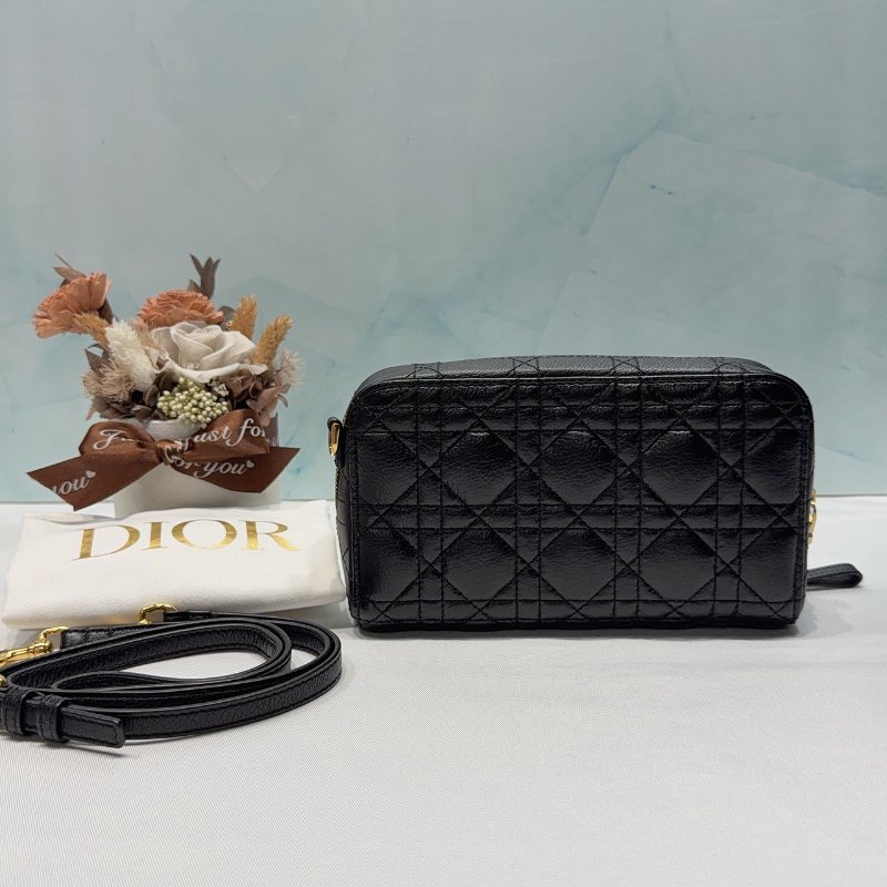 DIOR 全新黑色籐格紋小牛皮相機包-1