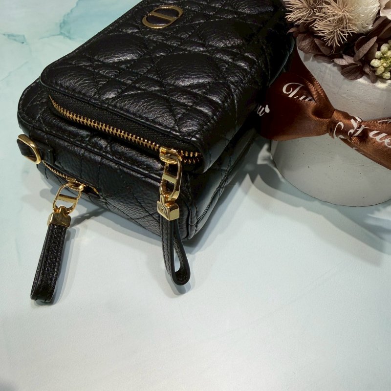 DIOR 全新黑色籐格紋小牛皮相機包-7