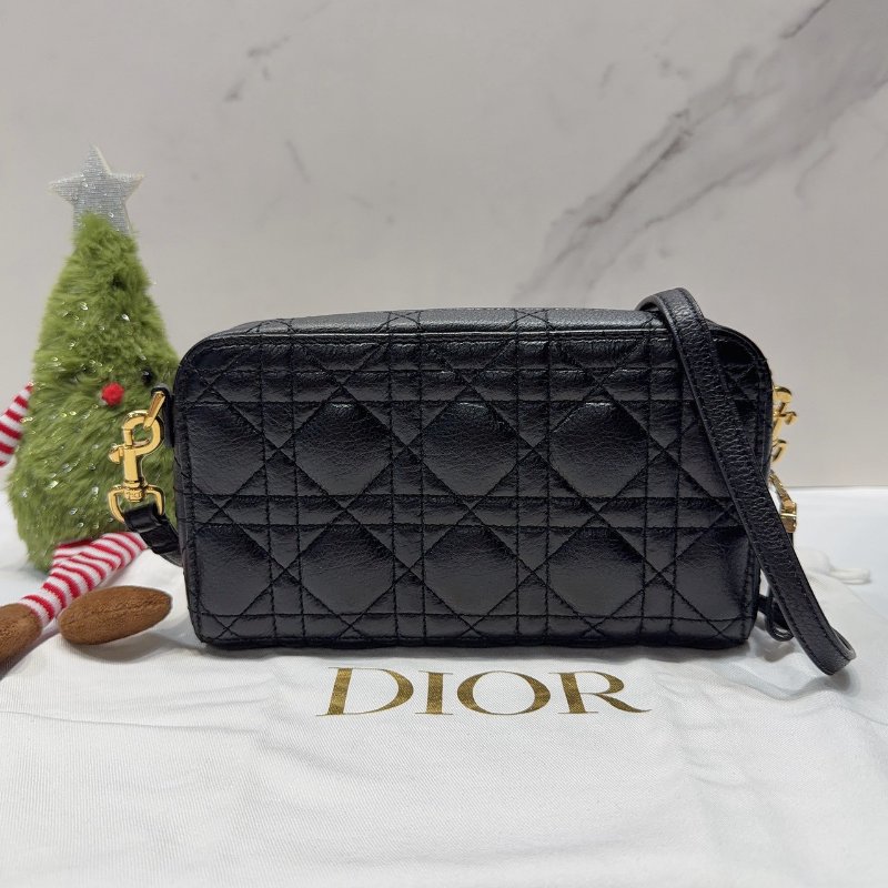 DIOR 全新CARO籐格紋小牛皮相機包-1
