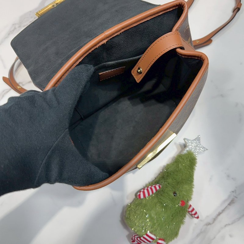 LV 達芙妮雙肩後背包-4