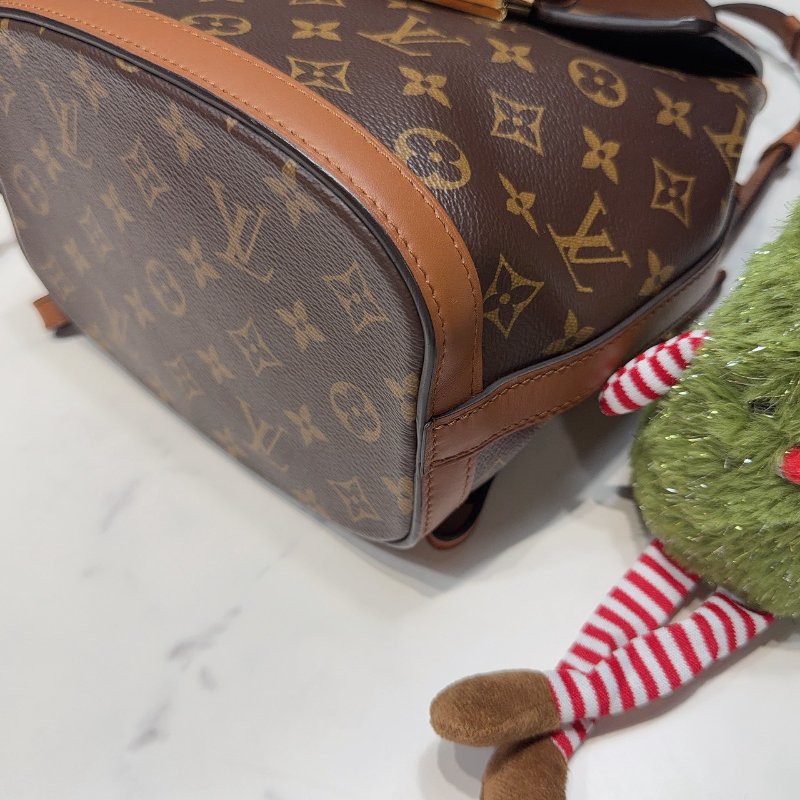 LV 達芙妮雙肩後背包-6