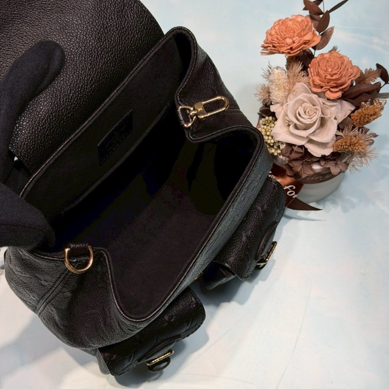 LV Backup黑老花壓紋雙肩包-4