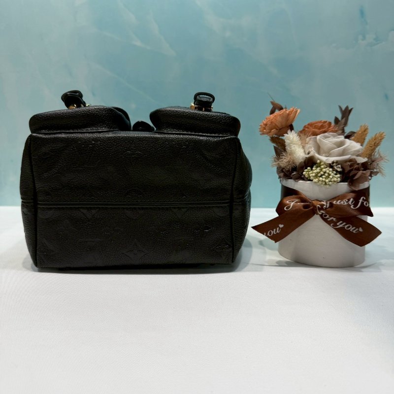 LV Backup黑老花壓紋雙肩包-5