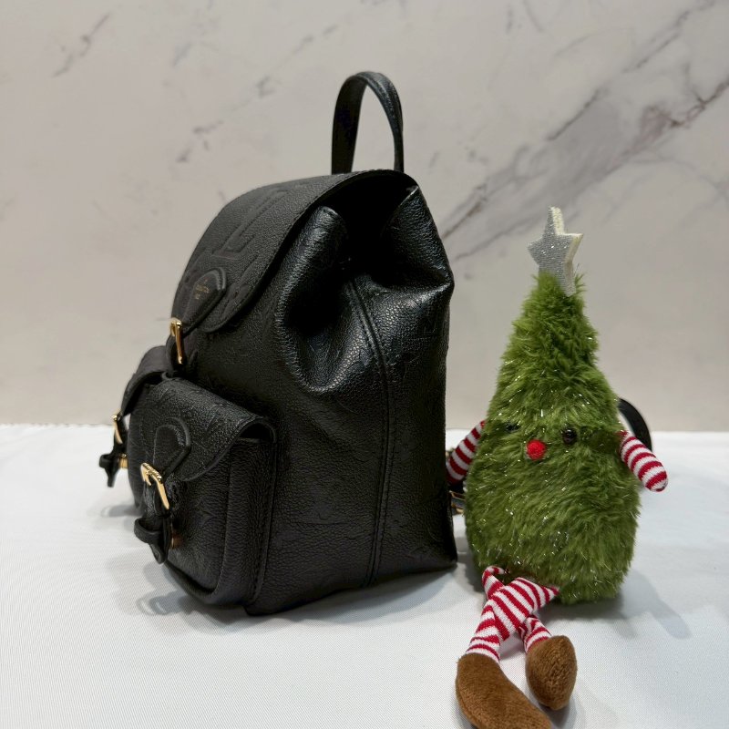 LV Backup黑花壓紋雙肩背包-2