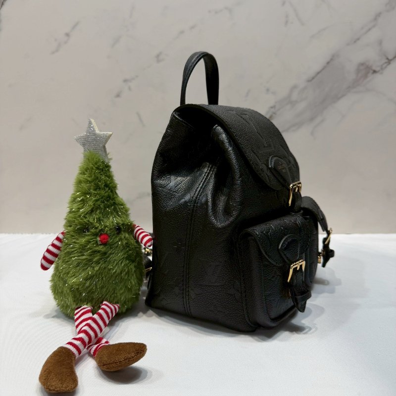 LV Backup黑花壓紋雙肩背包-3