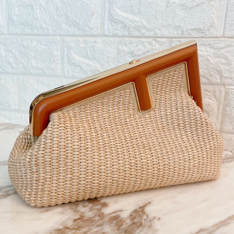 近新閒置春夏熱賣款✨ Fendi First 酒椰棕櫚葉編織包斜背包手拿包/金棕-1