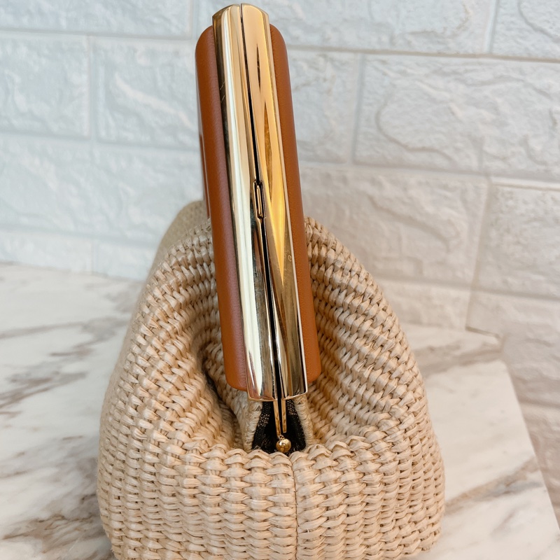 近新閒置春夏熱賣款✨ Fendi First 酒椰棕櫚葉編織包斜背包手拿包/金棕-4