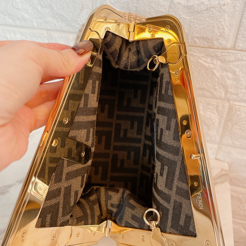 近新閒置春夏熱賣款✨ Fendi First 酒椰棕櫚葉編織包斜背包手拿包/金棕-5