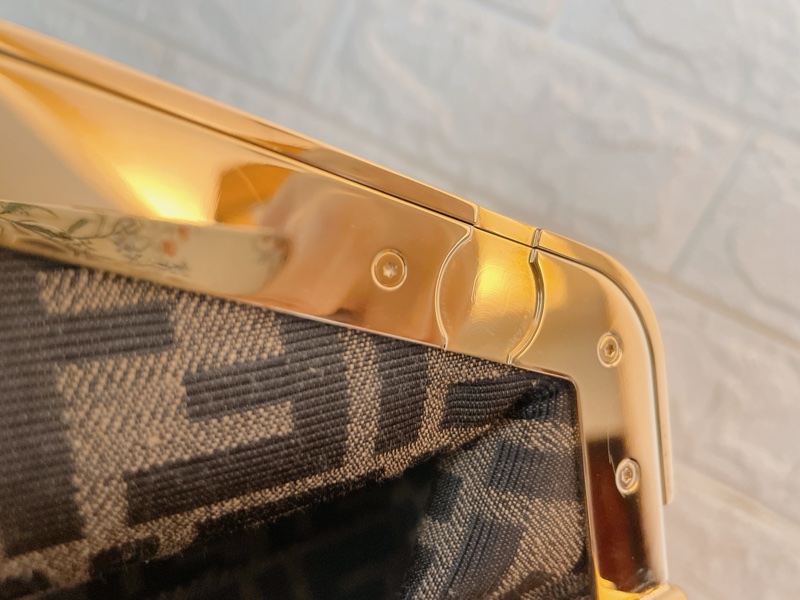 近新閒置春夏熱賣款✨ Fendi First 酒椰棕櫚葉編織包斜背包手拿包/金棕-18