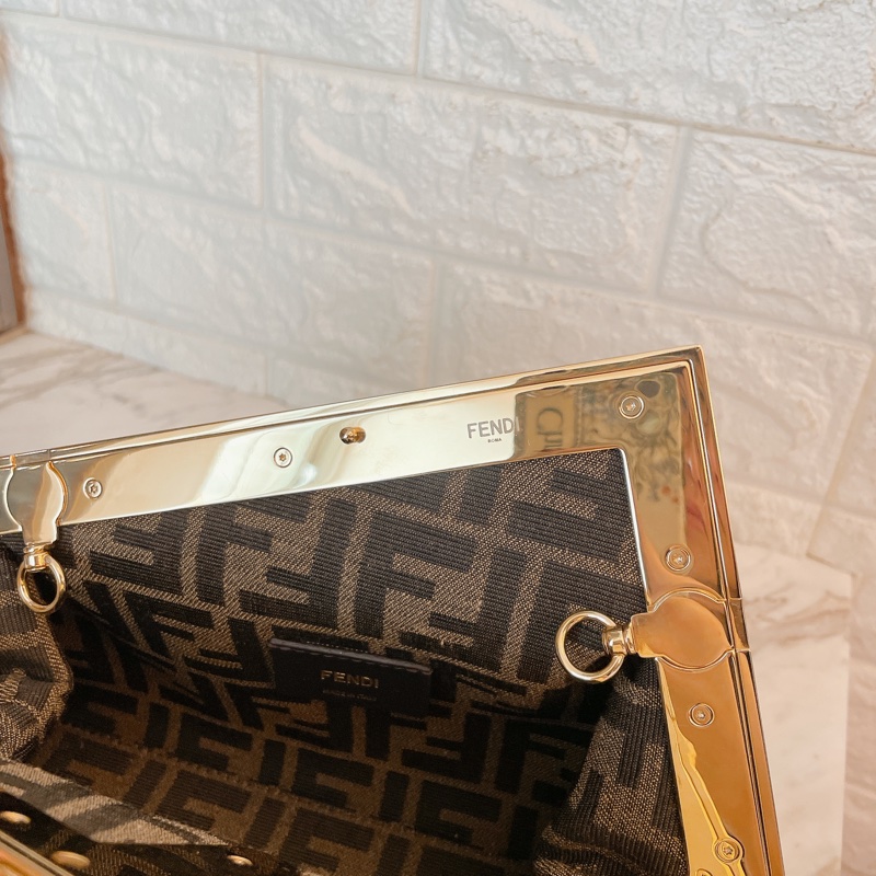 近新閒置春夏熱賣款✨ Fendi First 酒椰棕櫚葉編織包斜背包手拿包/金棕-23