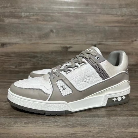 Louis Vuitton路易威登 trainer 灰白 灰色 Uk7碼，41碼